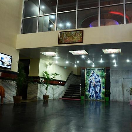 Hotel Krishna International Vrindāvan Buitenkant foto