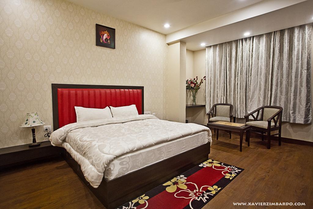 Hotel Krishna International Vrindāvan Buitenkant foto