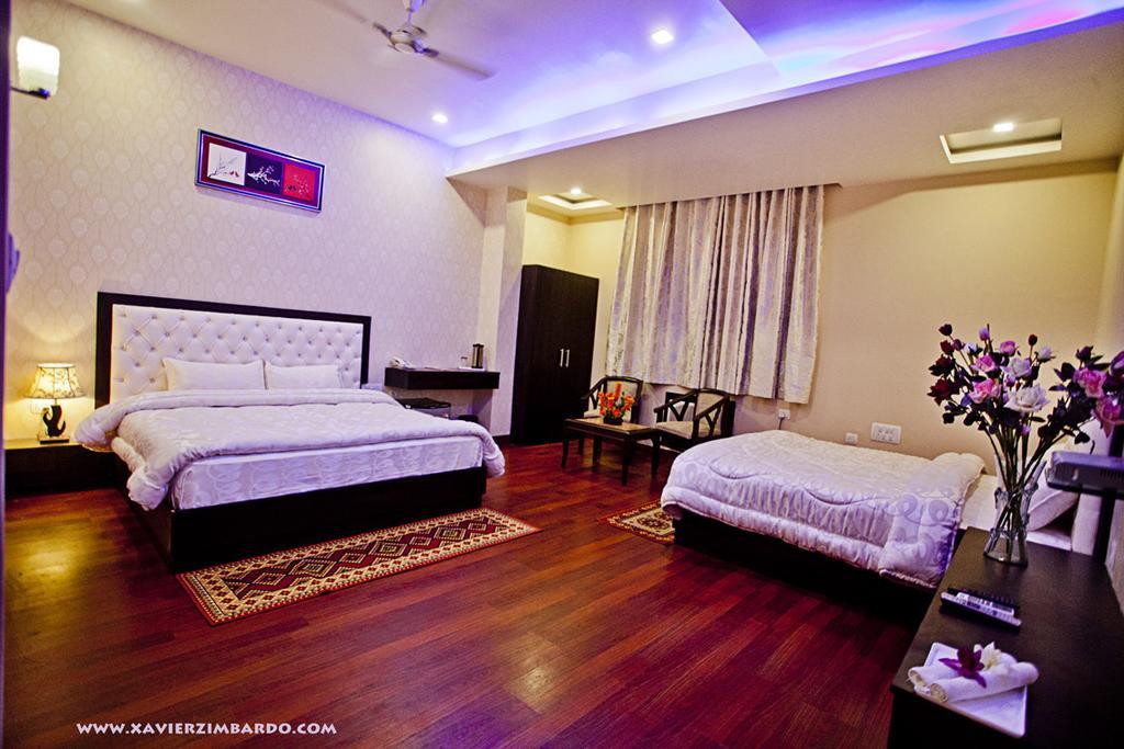 Hotel Krishna International Vrindāvan Kamer foto