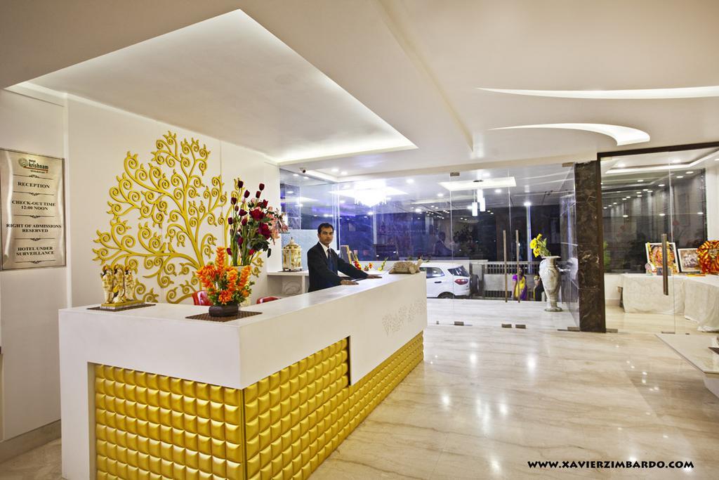 Hotel Krishna International Vrindāvan Buitenkant foto