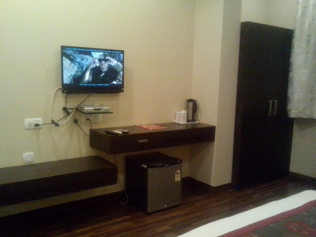 Hotel Krishna International Vrindāvan Kamer foto
