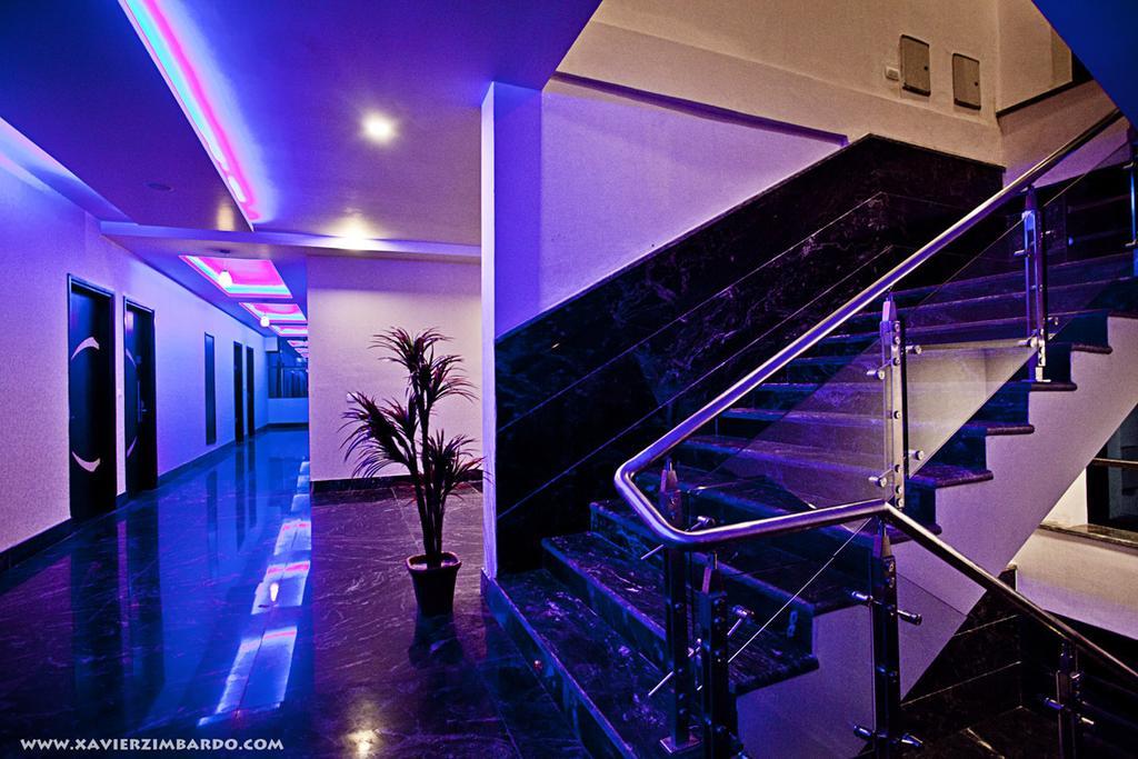 Hotel Krishna International Vrindāvan Buitenkant foto