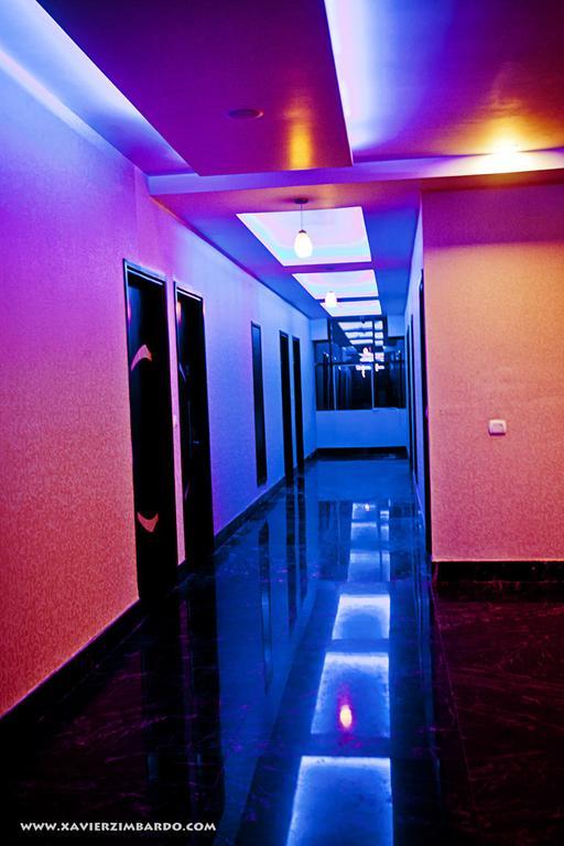 Hotel Krishna International Vrindāvan Buitenkant foto