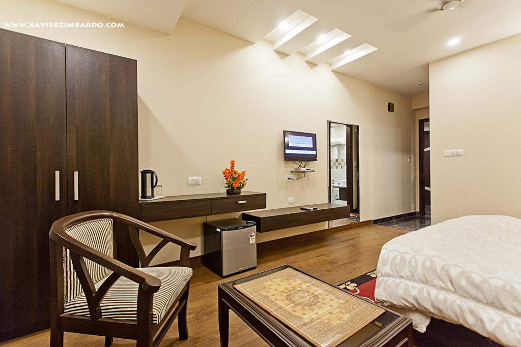 Hotel Krishna International Vrindāvan Buitenkant foto