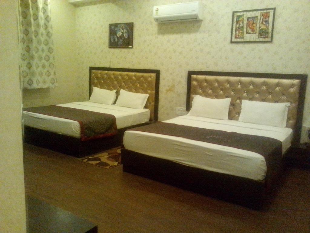 Hotel Krishna International Vrindāvan Kamer foto