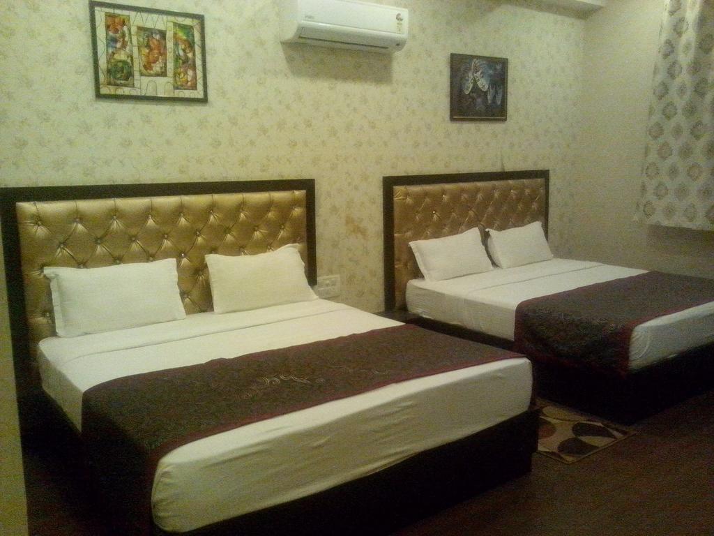 Hotel Krishna International Vrindāvan Kamer foto