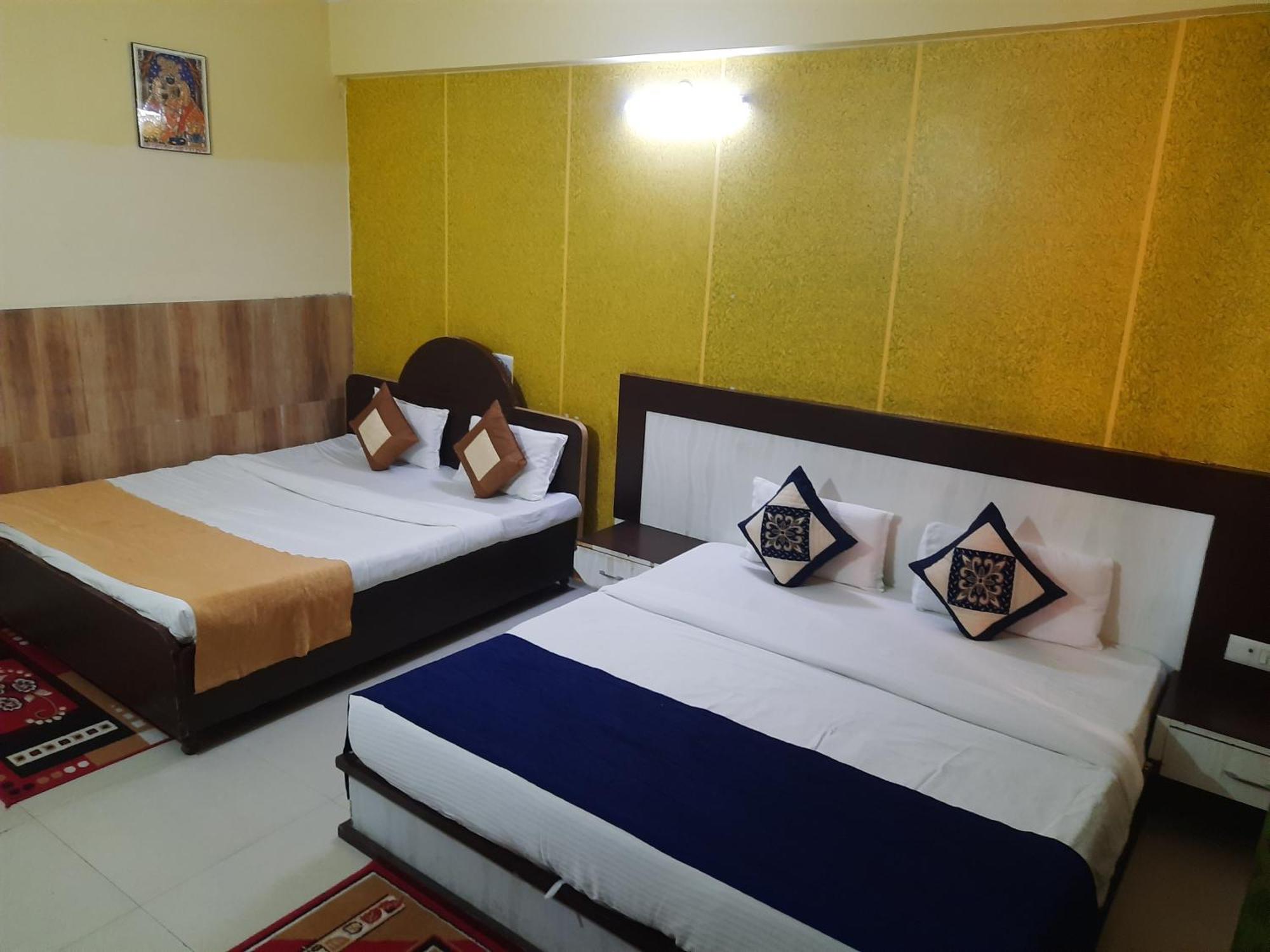 Hotel Krishna International Vrindāvan Buitenkant foto