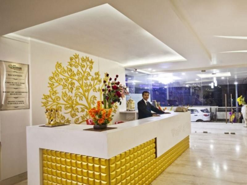 Hotel Krishna International Vrindāvan Buitenkant foto