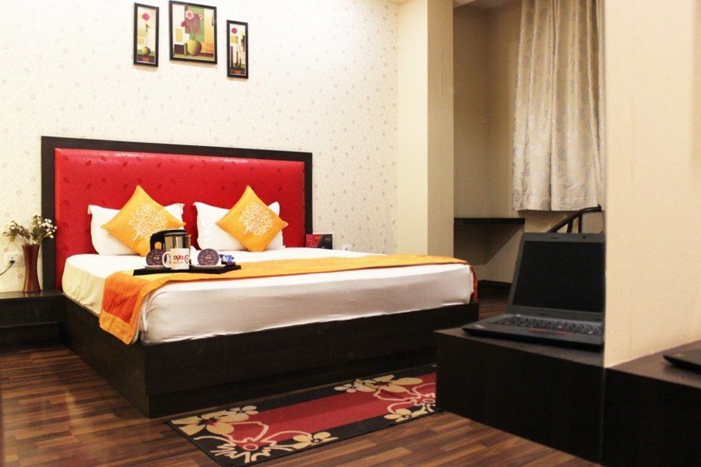Hotel Krishna International Vrindāvan Buitenkant foto