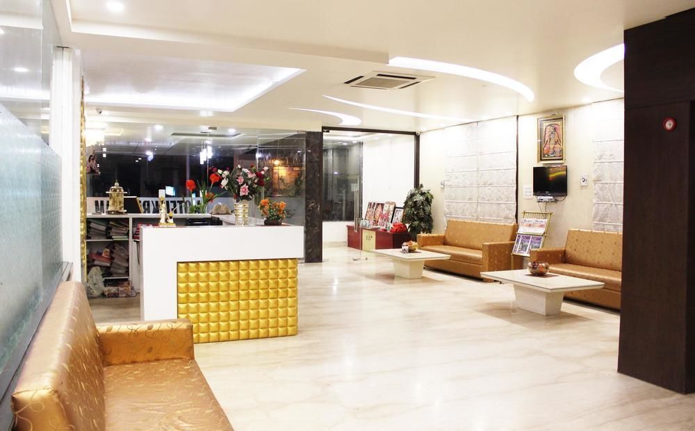 Hotel Krishna International Vrindāvan Buitenkant foto