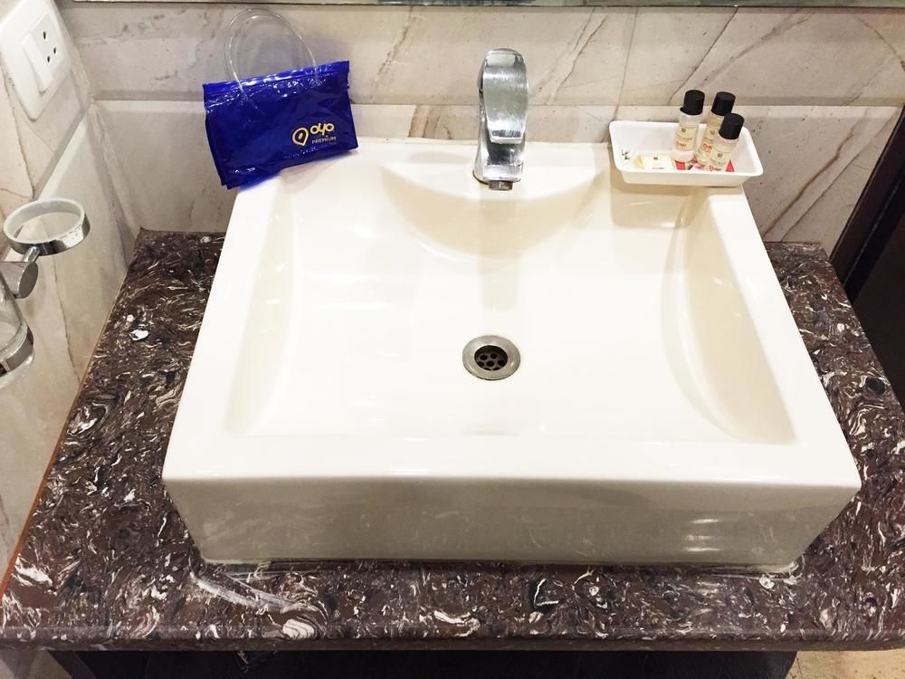 Hotel Krishna International Vrindāvan Buitenkant foto